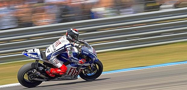 Jorge Lorenzo in azione con la sua Yamaha. Reuters