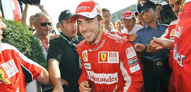 Il sorriso di Fernando Alonso, 29 anni, dopo la vittoria di Monza. Afp
