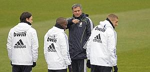 Mourinho in allenamento. Ansa Mourinho in allenamento. Ansa