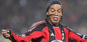 Ronaldinho, 30 anni, sta per rescindere con il Milan. Afp