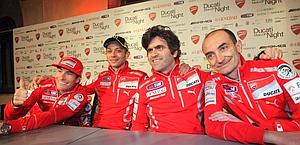 Valentino Rossi con Hayden, Preziosi e Domenicali. Ansa