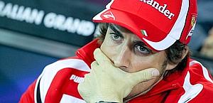 Fernando Alonso pensieroso dopo le qualifiche. Ap