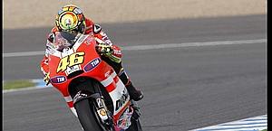 Jerez, Rossi cade E tira giù Stoner  0LJ1GESL--300x145