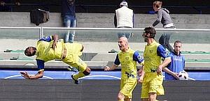 I festeggiamenti di Constant dopo il gol. Ansa I festeggiamenti di Constant dopo il gol. Ansa