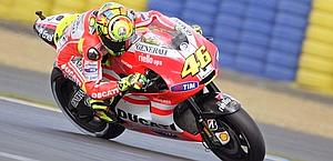 Valentino Rossi, 32 anni, al primo podio in Ducati. Ansa