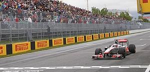 Jenson Button taglia vittorioso il traguardo di Montreal. Ansa Jenson Button taglia vittorioso il traguardo di Montreal. Ansa