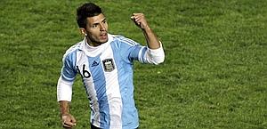 Sergio Aguero, 23 anni, esulta dopo il gol in Coppa America. Ansa