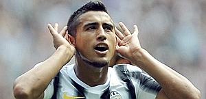 Il cileno Arturo Vidal, in gol alla prima gara in serie A. Il cileno Arturo Vidal, in gol alla prima gara in serie A.