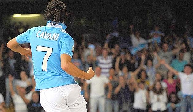 L'esultanza di Cavani, autore di una fantastica tripletta. LaPresse