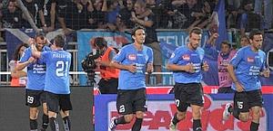 L'esultanza del Novara per il 3-1 all'Inter. L'esultanza del Novara per il 3-1 all'Inter.