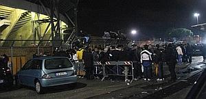 I tifosi del Napoli attendono l'apertura dei botteghini. Reporpress