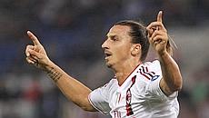Zlatan Ibrahimovic esulta dopo il primo gol. Ap