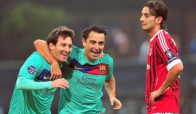 Messi e Xavi esultano dopo l'1-2, Aquilani sconsolato. Reuters