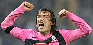 Che esultanza per Pirlo a fine partita. Ansa Che esultanza per Pirlo a fine partita. Ansa