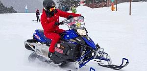 Jorge Lorenzo, 24 anni, in azione con la motoslitta ad Andorra 
