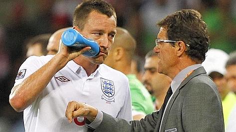 Fabio Capello con John Terry in nazionale. Ansa Fabio Capello con John Terry in nazionale. Ansa