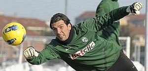 Gigi Buffon, 34 anni, in allenamento. LaPresse