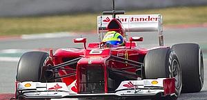 Felipe Massa con la Ferrari F2012 nei test al Montmelò. Epa