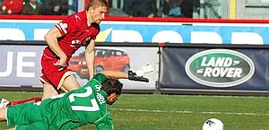 Dionisi supera Offredi e segna il gol del 4-0. Lapresse