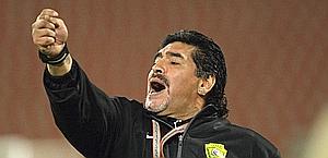Diego Maradona in versione allenatore, a Dubai. Afp