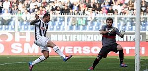 Simone Pepe segna, ma il gol non vale. LaPresse