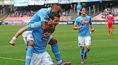 L'esultanza di Dzemaili dopo il gol del vantaggio. Ansa L'esultanza di Dzemaili dopo il gol del vantaggio. Ansa