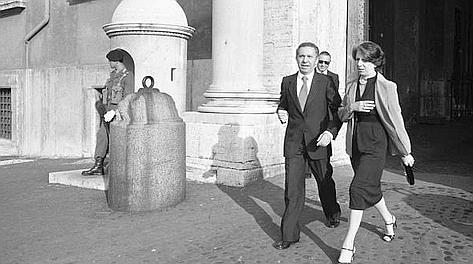  Antonio Ghirelli con la moglie dopo essere stato ricevuto al Quirinale il 5 giugno 1980. Ansa
