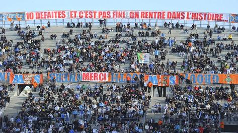Lo striscione provocatorie dei marsigliesi. Afp Lo striscione provocatorie dei marsigliesi. Afp