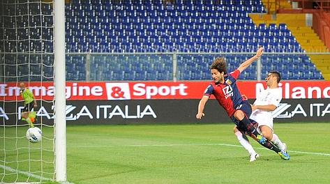 Giuseppe Sculli realizza il gol del 2-0. LaPresse