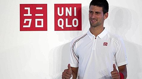 Nole Djokovic, 25 anni, con la nuova divisa. Reuters
