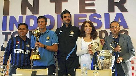 Javier Zanetti, Andrea Stramaccioni, Bedy Moratti e Ernesto Paolillo in Indonesia. LaPresse