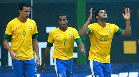 Lucas (al centro) vuole solo l'Inter. Ansa