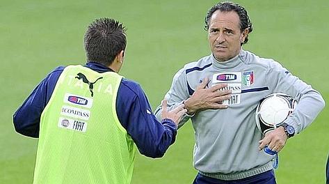 Cesare Prandelli con Antonio Cassano. Ansa Cesare Prandelli con Antonio Cassano. Ansa