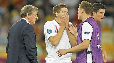 La delusione di Hodgson, Gerrard e kelly a fine partita. Reuters