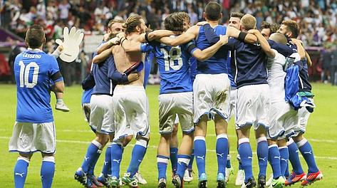 La festa azzurra dopo la vittoria sulla Germania. Reuters