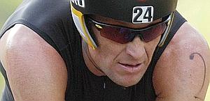 Armstrong durante una recente prova di triathlon. Reuters 
