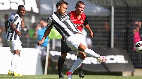 Fabio Quagliarella va a segno contro l'Aygreville. LaPresse Fabio Quagliarella va a segno contro l'Aygreville. LaPresse