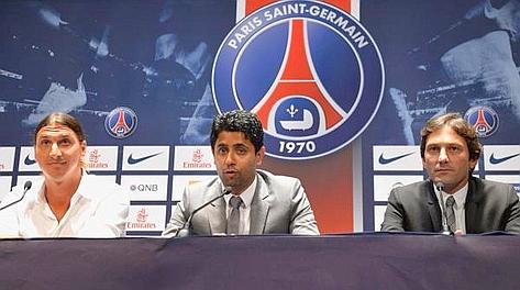 Ibra, Nasser Al Khelaifi e Leonardo in conferenza stampa. Ansa Ibra, Nasser Al Khelaifi e Leonardo in conferenza stampa. Ansa