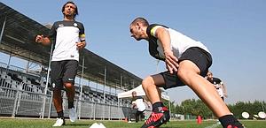 Pirlo e Bonucci si allenano a Vinovo. LaPresse Pirlo e Bonucci si allenano a Vinovo. LaPresse