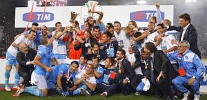 La festa del Napoli ultimo vincitore. Reuters La festa del Napoli ultimo vincitore. Reuters