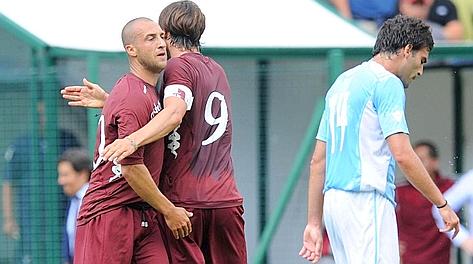 Festa Sgrigna-Bianchi dopo il primo gol. Lapresse Festa Sgrigna-Bianchi dopo il primo gol. Lapresse