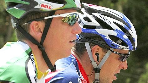 Tyler Hamilton e Lance Armstrong. Reuters