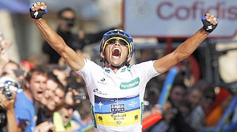 Alberto Contador libera la sua gioia al traguardo. Reuters