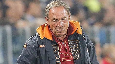 La delusione di Zdenek Zeman in panchina. Reuters La delusione di Zdenek Zeman in panchina. Reuters