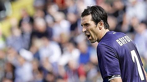 Per Gianluigi Buffon, 34 anni, pronto almeno un triennale. Ap Per Gianluigi Buffon, 34 anni, pronto almeno un triennale. Ap