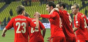 Shirokov festeggiato dopo aver trasformato il rigore vincente. Reuters Shirokov festeggiato dopo aver trasformato il rigore vincente. Reuters