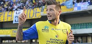 Cyrill Thereau comemora depois de marcar. Manusear Cyrill Thereau comemora depois de marcar. Manusear