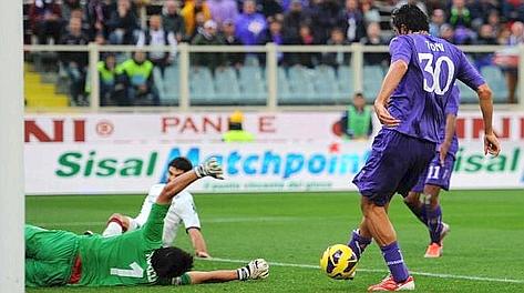 Il gol del 3-1 realizzato da Luca Toni su assist di Stevan Jovetic. Ansa