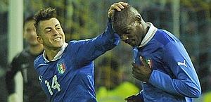 El Shaarawy e Balotelli festeggiano dopo il momentaneo 1-0 azzurro. Ansa El Shaarawy e Balotelli festeggiano dopo il momentaneo 1-0 azzurro. Ansa