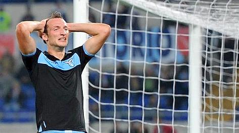 La delusione di Kozak dopo aver fallito un'occasione. Ansa La delusione di Kozak dopo aver fallito un'occasione. Ansa